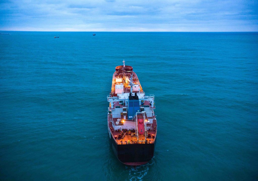 O πόλεμος στο Ιράν εκτοξεύει τα ναύλα