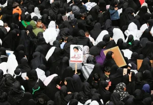 Ιράν: Αναβλήθηκε η κηδεία του Αλί Χαμενεΐ εν μέσω μαζικών βομβαρδισμών