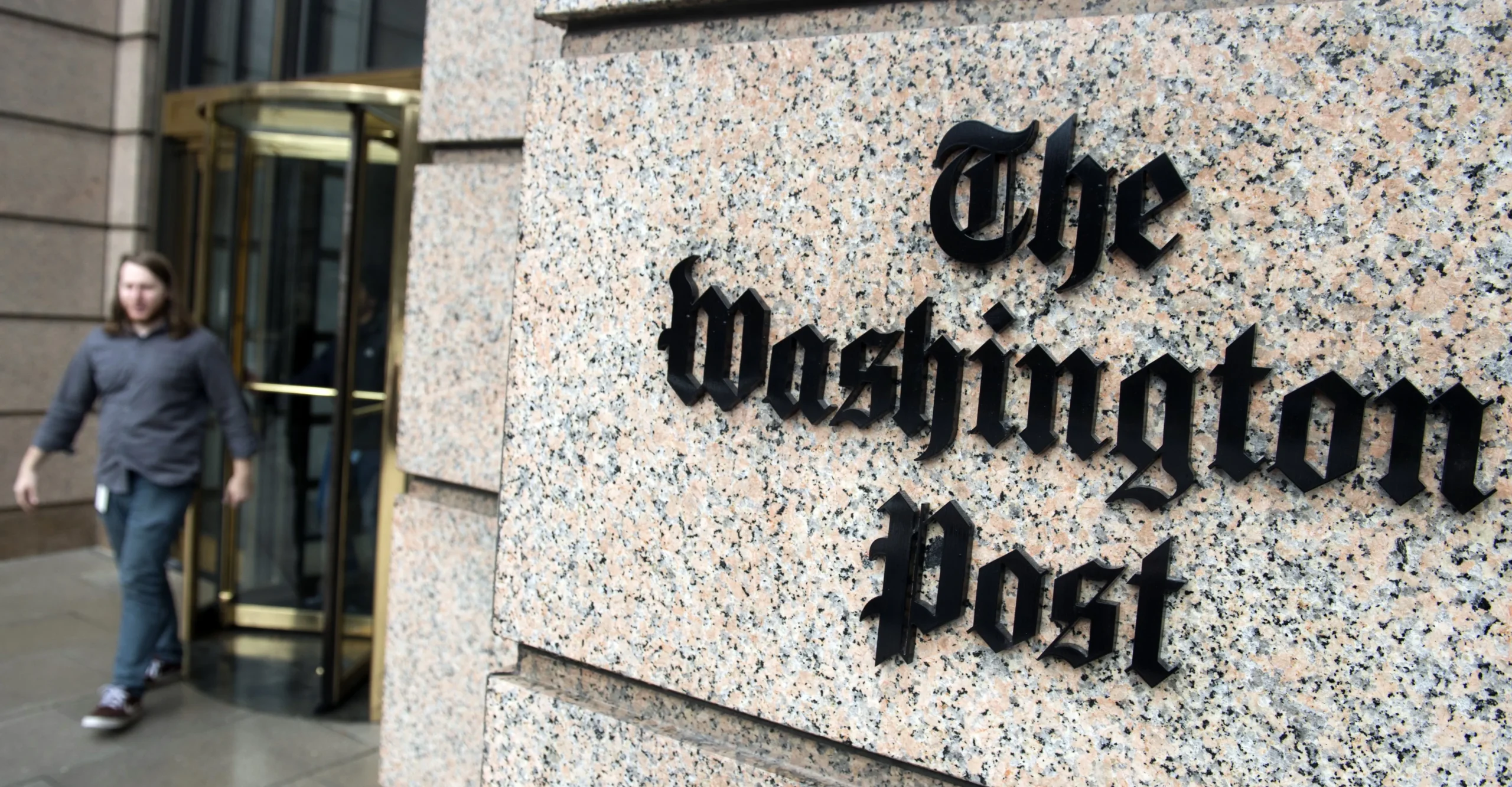 Ελεύθερη πτώση για την The Washington Post: Συνδρομές σε κάμψη και 300 απολύσεις