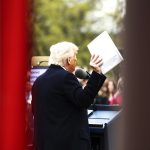 Αγωγές-μαμούθ κατά των δασμών Τραμπ: Χιλιάδες εταιρείες ζητούν επιστροφές έως $150 δισ.