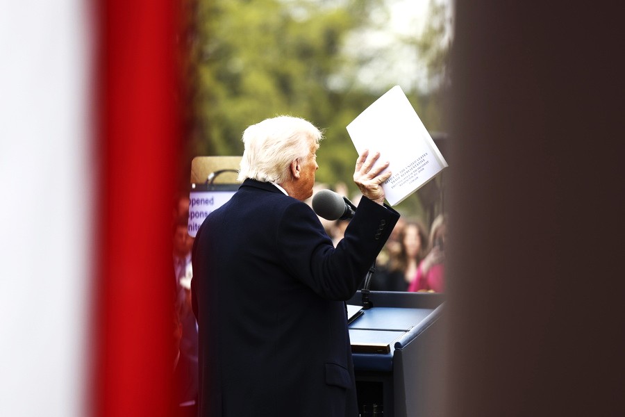 Αγωγές-μαμούθ κατά των δασμών Τραμπ: Χιλιάδες εταιρείες ζητούν επιστροφές έως $150 δισ.