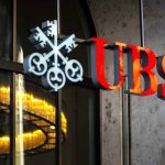 UBS: Τι αναφέρει για τα ελληνικά ομόλογα και δύο σενάρια για τις τιμές πετρελαίου