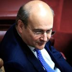 Χατζηδάκης: Οι μειώσεις στα καύσιμα φτάνουν κατευθείαν στην τσέπη του καταναλωτή