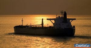 Bloomberg: Τρία πλοία φαίνεται να εισέρχονται στο Ορμούζ ακολουθώντας νέα διαδρομή κατά μήκος των ακτών του Ομάν