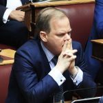 Καραμανλής: Δηλώνει αθώος και αποχωρεί από τις εκλογές – Πώς σχολιάζει η κυβέρνηση