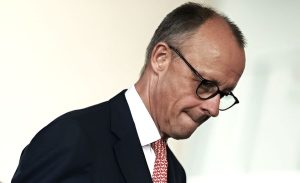 Γερμανία: Προληπτική ανάπτυξη πολεμικών πλοίων στη Μεσόγειο για τα Στενά του Ορμούζ