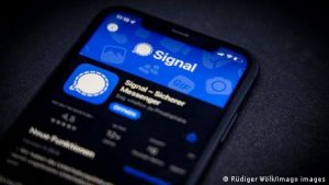 Υπόνοιες ρωσικής εμπλοκής σε κυβερνοεπίθεση μέσω Signal