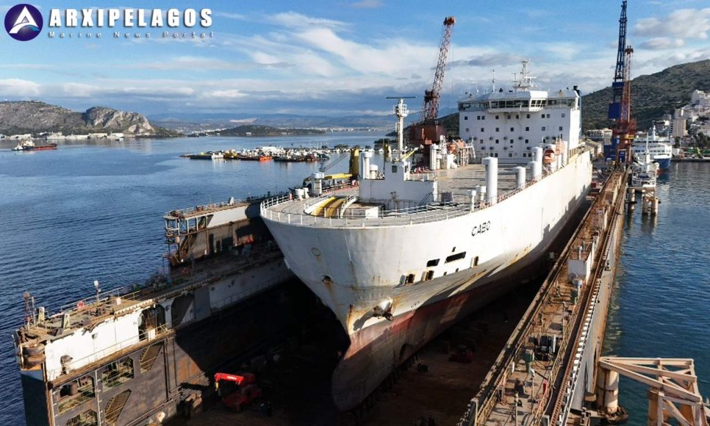 Το Cabo της 𝐒𝐞𝐚𝐣𝐞𝐭𝐬 στο Πέραμα: Στιγμές φροντίδας πριν ξεκινήσουν οι νέες του περιπέτειες στο Αιγαίο (video) - Αρχιπέλαγος, Η 1η ναυτιλιακή πύλη ενημέρωσης στην Ελλάδα