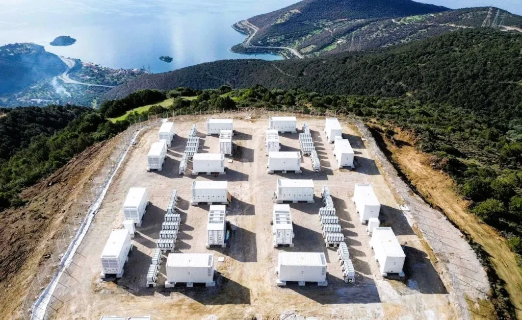 MORE: Στην «πρίζα» τα τρία πρώτα μεγάλα έργα αποθήκευσης ενέργειας