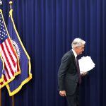 Fed σε τεντωμένο σχοινί: Ο Τραμπ απειλεί και οι αγορές ανησυχούν