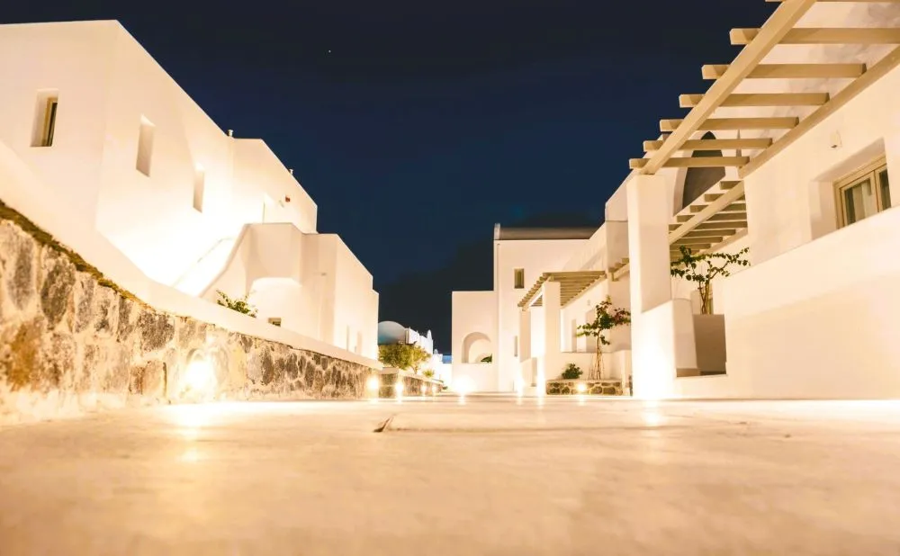 Η Φάις Συμμετοχών αποεπενδύει από τη Σαντορίνη: Νέα «χέρια» για το Radisson Blu Zaffron στο Καμάρι