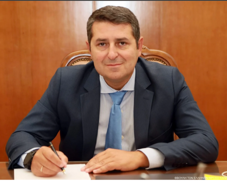 Μυλωνάκης vs Βαξεβάνη: «Πλαστογράφος και συκοφάντης»