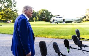 Καταιγισμός αναρτήσεων Τραμπ για συμφωνία στα Στενά: «ΝΑΤΟ, μείνε μακριά»