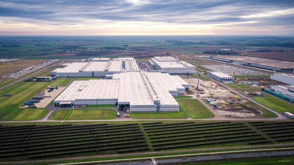 VW: Ξεκίνησε η ανέγερση νέων εγκαταστάσεων παραγωγής στη Βζέσνια για το ηλεκτρικό Crafter