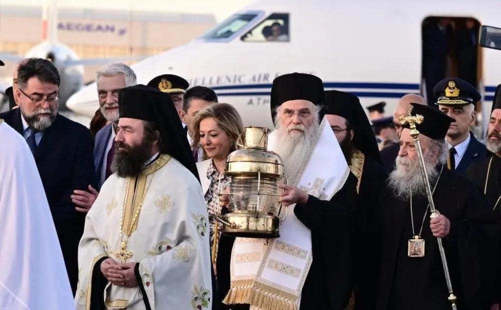 Άγιο Φως 2026: «Απογείωση» πίστης με AEGEAN και Olympic Air - Πώς θα φτάσει σε όλη την Ελλάδα