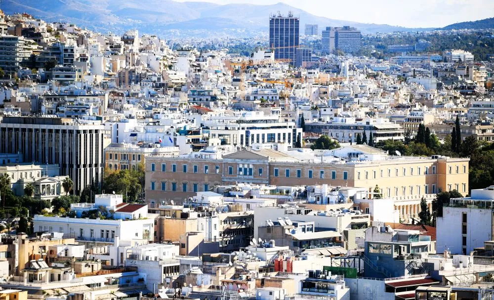 Ακίνητα στην Αθήνα: «Ψαλίδα» έως -14% στις τιμές και περιθώρια παζαριών στις ακριβές περιοχές