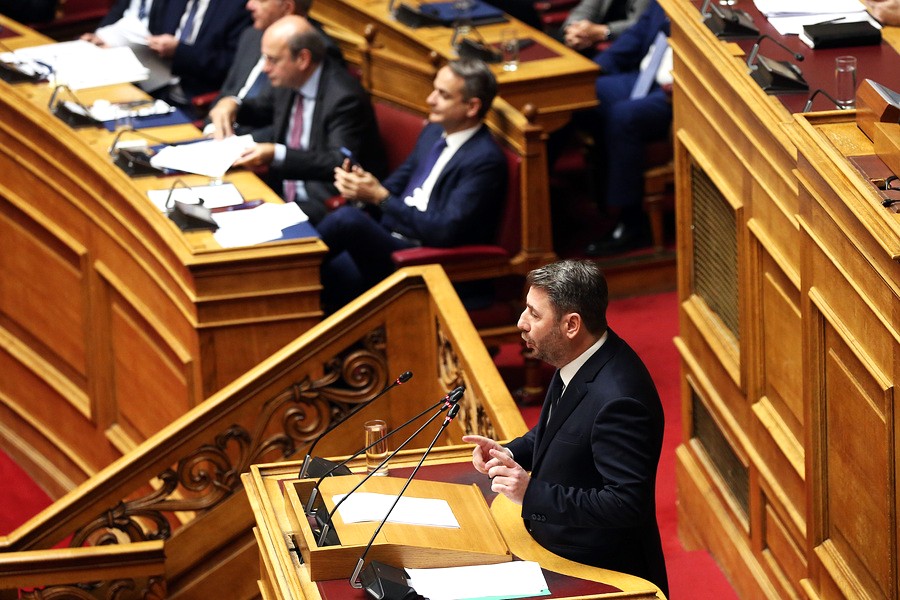 Βουλή: Πρόταση Ανδρουλάκη για αναβολή, «όχι» Μητσοτάκη- Κανονικά η συζήτηση για το Κράτος Δικαίου