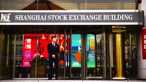 Ασία σε «τεντωμένο σκοινί»: Πετρέλαιο πάνω από τα $106 και αγορές χωρίς κατεύθυνση