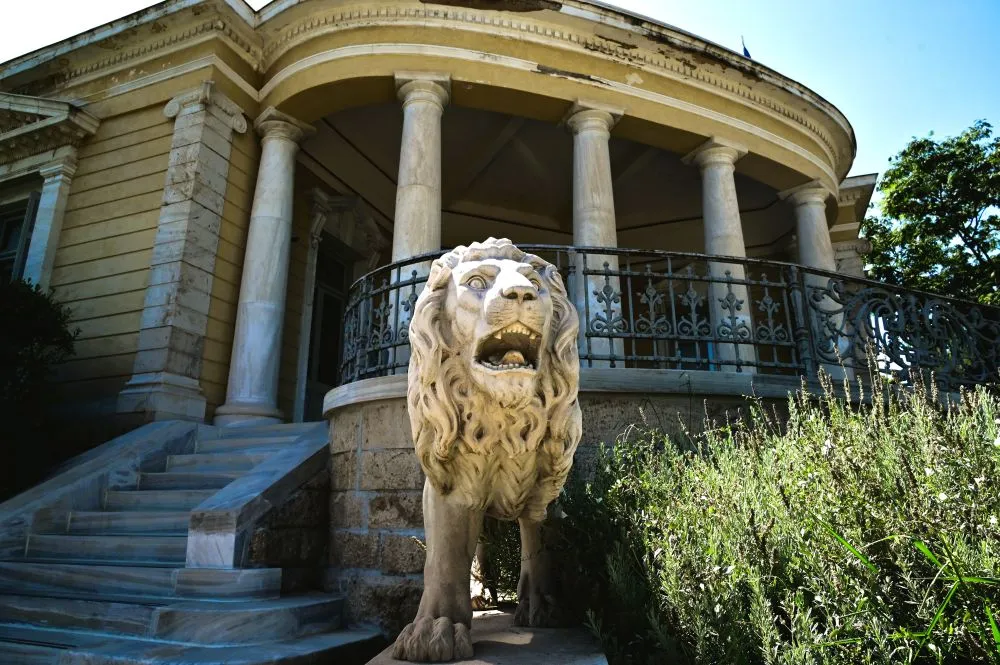 Διατηρητέα ακίνητα: «Ωρολογιακή βόμβα» για ιδιοκτήτες και πόλεις