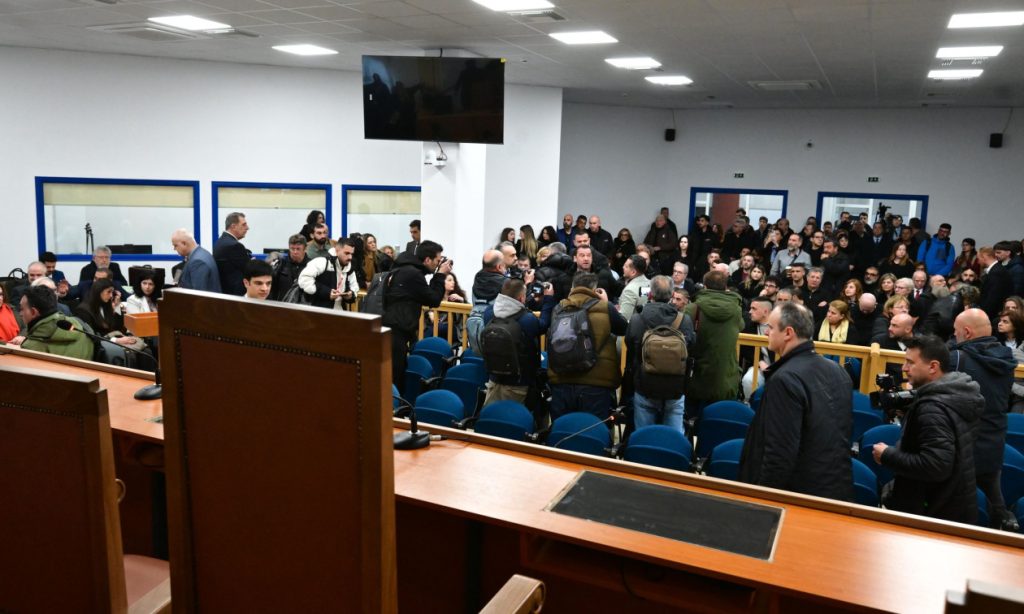 Δίκη για τα Τέμπη: Επανεκκίνηση με αυστηρά μέτρα ασφαλείας και αναδιαμόρφωση της αίθουσας