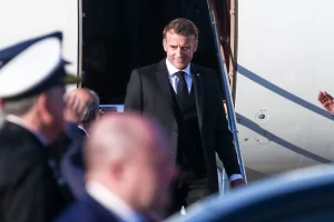 Μακρόν από Αθήνα: Στήριξης προς την Ελλάδα σε περίπτωση απειλής