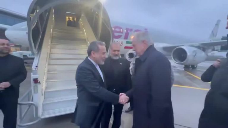 Στη Ρωσία ο Αραγτσί: Κατηγορεί τις ΗΠΑ για το «ναυάγιο» στο Ισλαμαμπάντ – Κλιμακώνονται οι συγκρούσεις Χεζμπολάχ–Ισραήλ