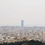 Καιρός: «Σκηνικό άνοιξης με παγίδες» - Τοπικές βροχές, 7 μποφόρ και θερμοκρασίες έως 23°C