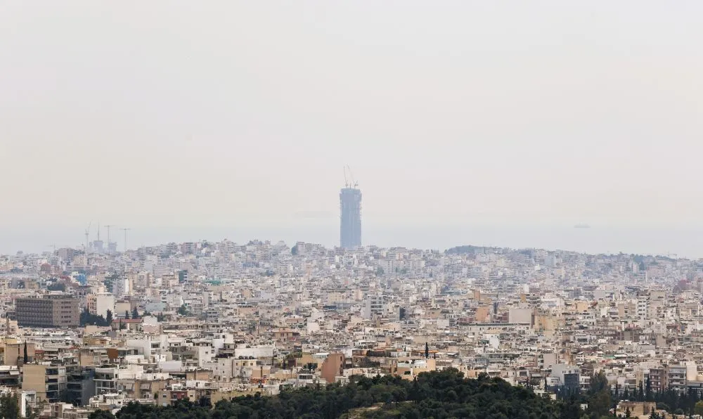 Καιρός: «Σκηνικό άνοιξης με παγίδες» - Τοπικές βροχές, 7 μποφόρ και θερμοκρασίες έως 23°C