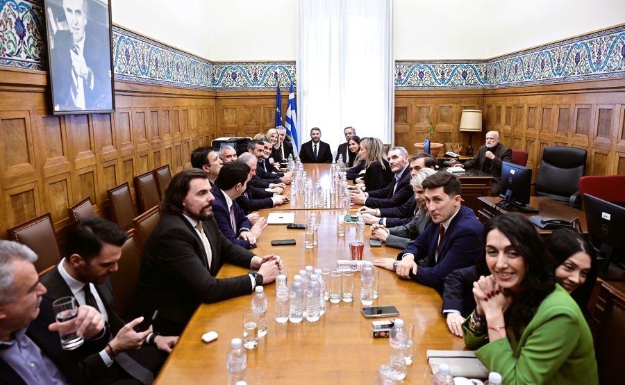 ΚΟ ΠΑΣΟΚ: «Σφίγγει τον κλοιό» στη ΝΔ με αιχμή την άρση ασυλίας - Στο τραπέζι εκλογές και «δεδηλωμένη»