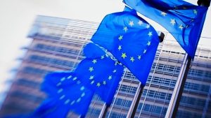 Σχέδιο Κομισιόν για καύσιμα και ρεύμα: Τα μέτρα στήριξης και οι επενδύσεις έως το 2030