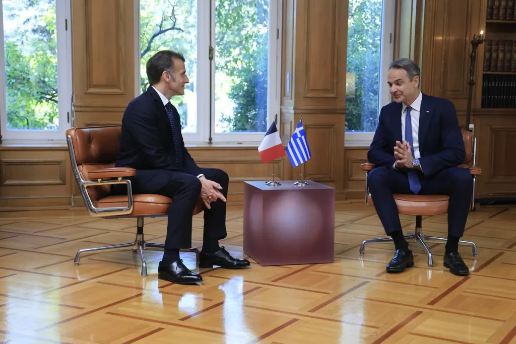 Στο Μέγαρο Μαξίμου ο Εμανουέλ Μακρόν - Υπογραφή νέας αμυντικής συμφωνίας