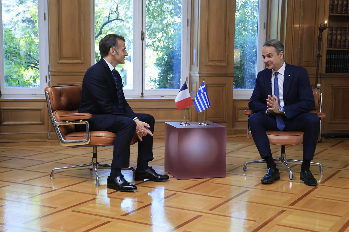 Στο Μέγαρο Μαξίμου ο Εμανουέλ Μακρόν - Υπογραφή νέας αμυντικής συμφωνίας