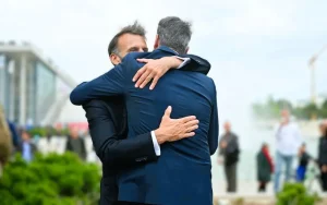 Εβδομαδιαία ανασκόπηση α-λα γαλλικά: Ισχυρή συμμαχία και στήριξη στην κοινωνία με το... Bonjour