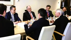 Ελλάδα-ΗΠΑ «κλειδώνουν» στρατηγική: «Συμμαχία» Παπασταύρου-Τασούλα-Ράιτ με φόντο γεωτρήσεις και αγωγούς