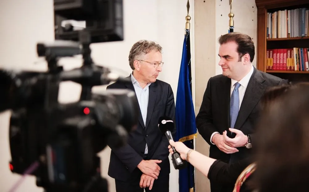 Η επιστροφή ενός συμβόλου της κρίσης: Ντάισελμπλουμ στην Αθήνα με διαφορετικό αφήγημα