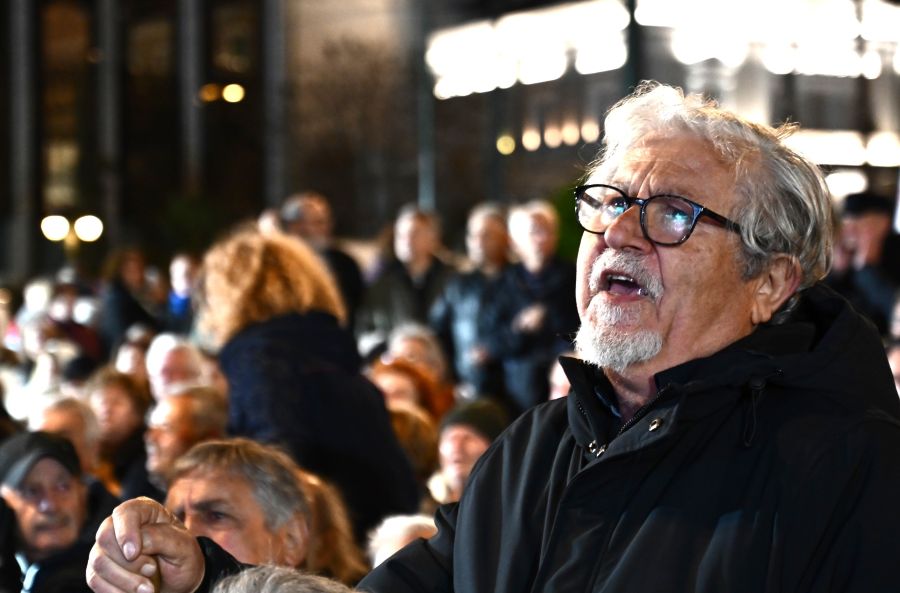 Υπερπλεόνασμα 2025: Έρχεται «μπόνους» σε συνταξιούχους έως €300 - Ποιοι το παίρνουν και πότε