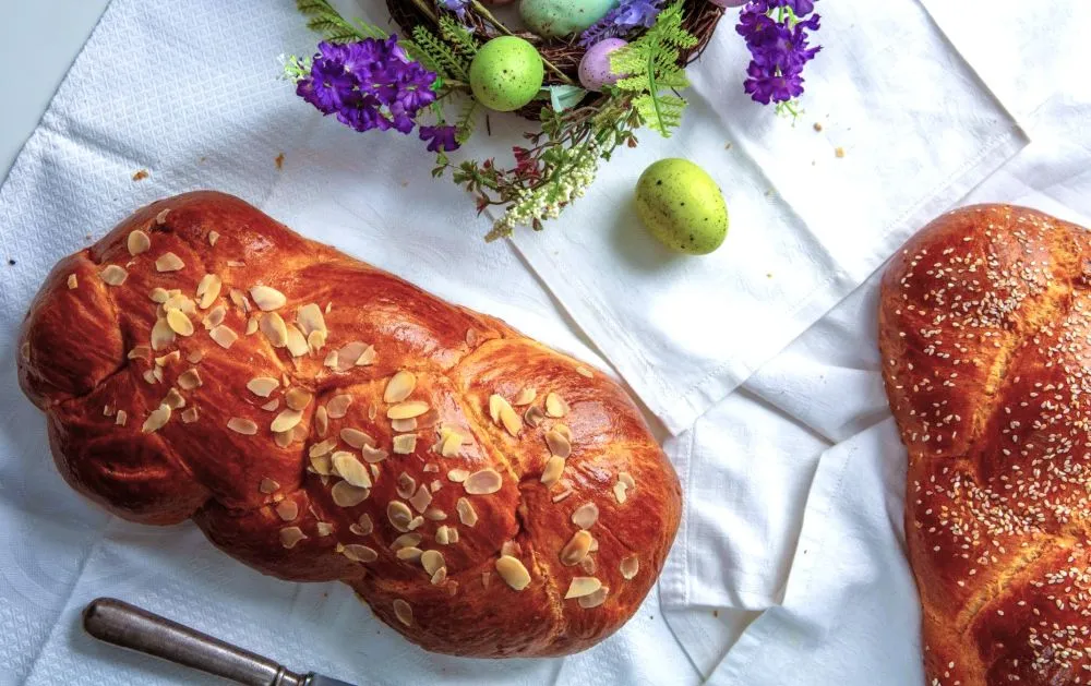 Πάσχα στην εποχή των social media: Ζούμε ή σκηνοθετούμε την παράδοση;