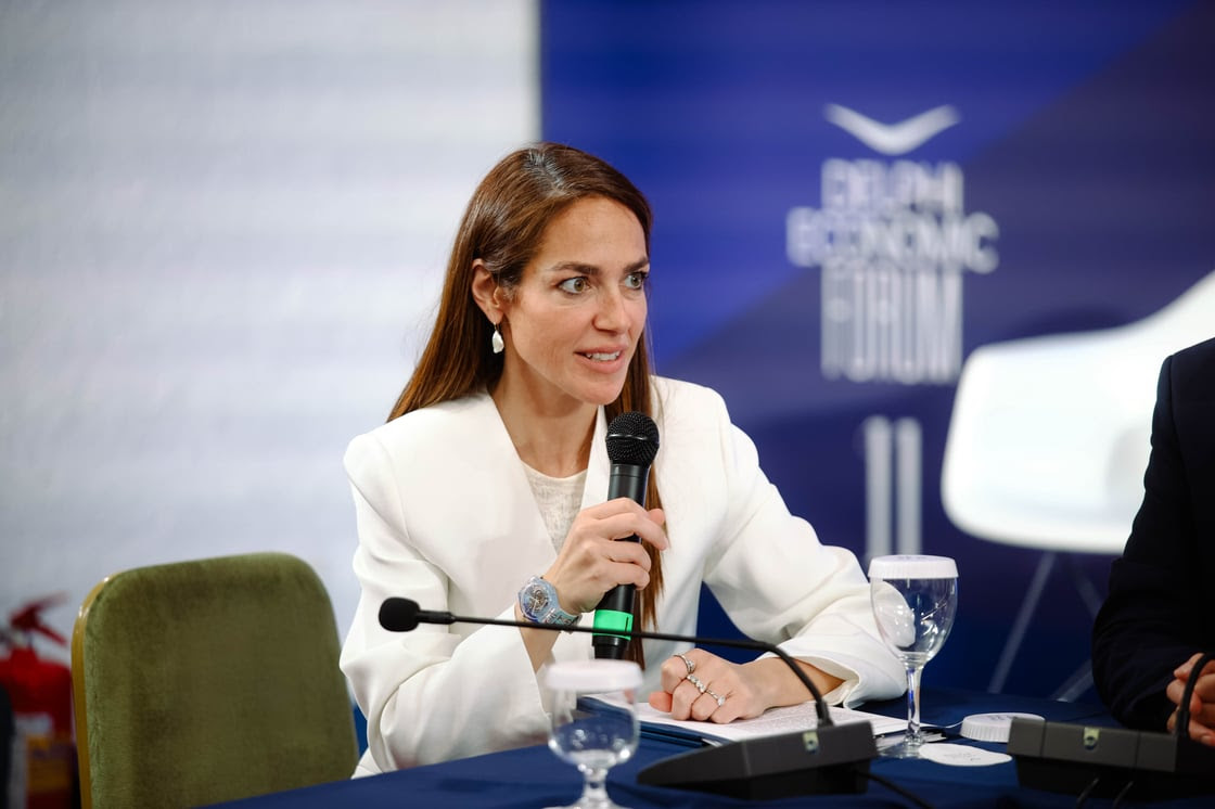 Δόμνα Μιχαηλίδου: Αναγκαίο σαφές πλαίσιο για την Τεχνητή Νοημοσύνη – Έμφαση στην εκπαίδευση γονέων για την προστασία ανηλίκων