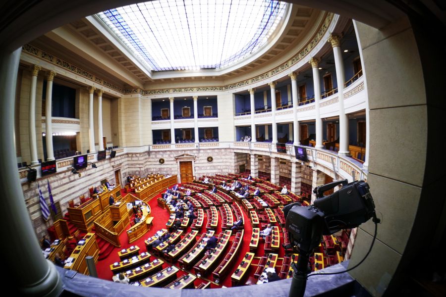 Βουλή: Στην Ολομέλεια το «Κοινωνικό Κλιματικό Ταμείο» - Το σχέδιο και οι πολιτικές ισορροπίες