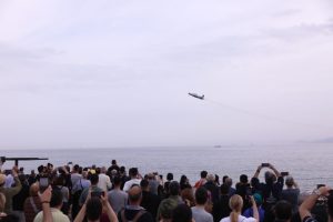 Φλοίσβος: Εντυπωσιακοί αεροπορικοί σχηματισμοί στον Αττικό ουρανό – Θρυλικά, ιστορικά και σύγχρονα αεροσκάφη «κόβουν την ανάσα»