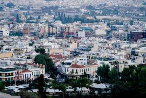 Στεγαστικό στην Ελλάδα: Η ΤτΕ «δείχνει» τους 6 βασικούς λόγους για την εκτόξευση τιμών κατοικιών και ενοικίων