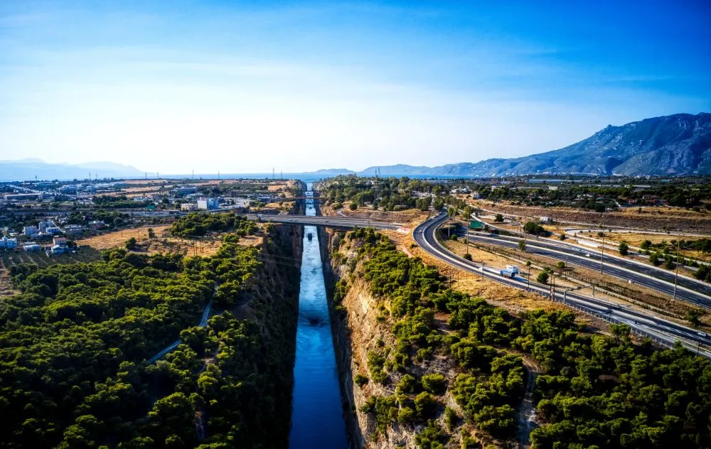 Διώρυγα Κορίνθου: «Stop» στα βαρέα φορτηγά προς Αθήνα για τρεις ημέρες