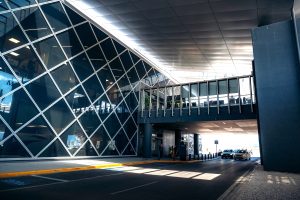 Σκληρό μπρα-ντε-φερ Ryanair και Fraport στη Θεσσαλονίκη για τα τέλη στο αεροδρόμιο «Μακεδονία»