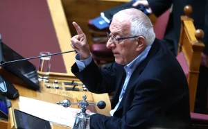 Νέα κόντρα για τις υποκλοπές – Η απάντηση Κακλαμάνη στον Ανδρουλάκη
