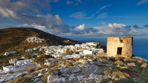 Ανθεκτική η τουριστική ζήτηση στις Κυκλάδες: Ποια νησιά στέλνουν θετικά μηνύματα | Ειδήσεις για την Οικονομία | newmoney