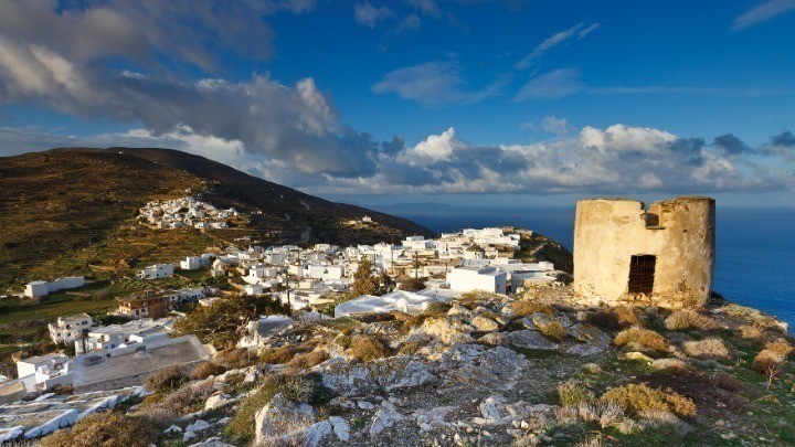 Ανθεκτική η τουριστική ζήτηση στις Κυκλάδες: Ποια νησιά στέλνουν θετικά μηνύματα | Ειδήσεις για την Οικονομία | newmoney